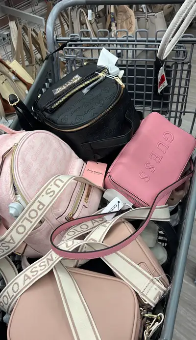 Lote de liquidación: CARTERAS LIQUIDACION (MARCAS RECONOCIDAS) (200 Uds)